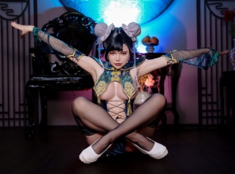 女同大學生互相用手去解決