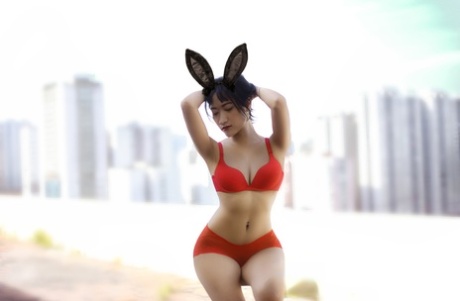美女Daphne與黑人白人同時3P