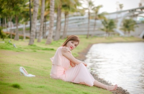 淘氣的女學生處女給她的老師
