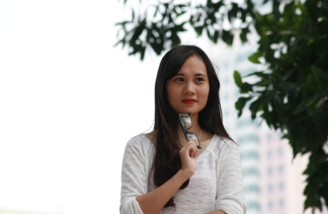 女子校生為錢做出賣自己的肉體