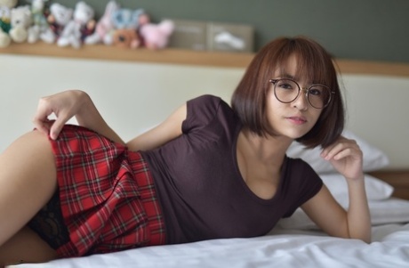 超美女在我面前擺出各種誘人淫蕩的姿勢