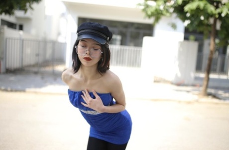 上海古鎮水鄉小艇上唯美露出
