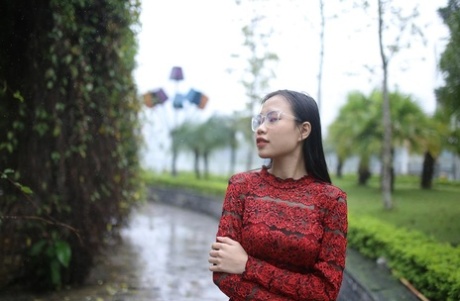[自拍]狂插女僕裝女朋友 01