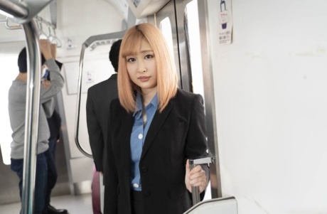 麻美由真的素人AV男優極太品評會 01