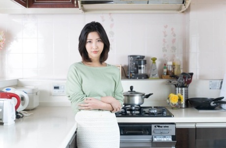 很強的女黑人乳膠衣調教